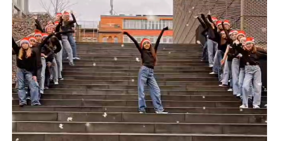 Weihnachtsvideo des Wahlfaches Tanz