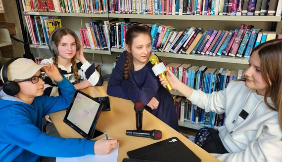 Schülerzeitung geht auf Sendung